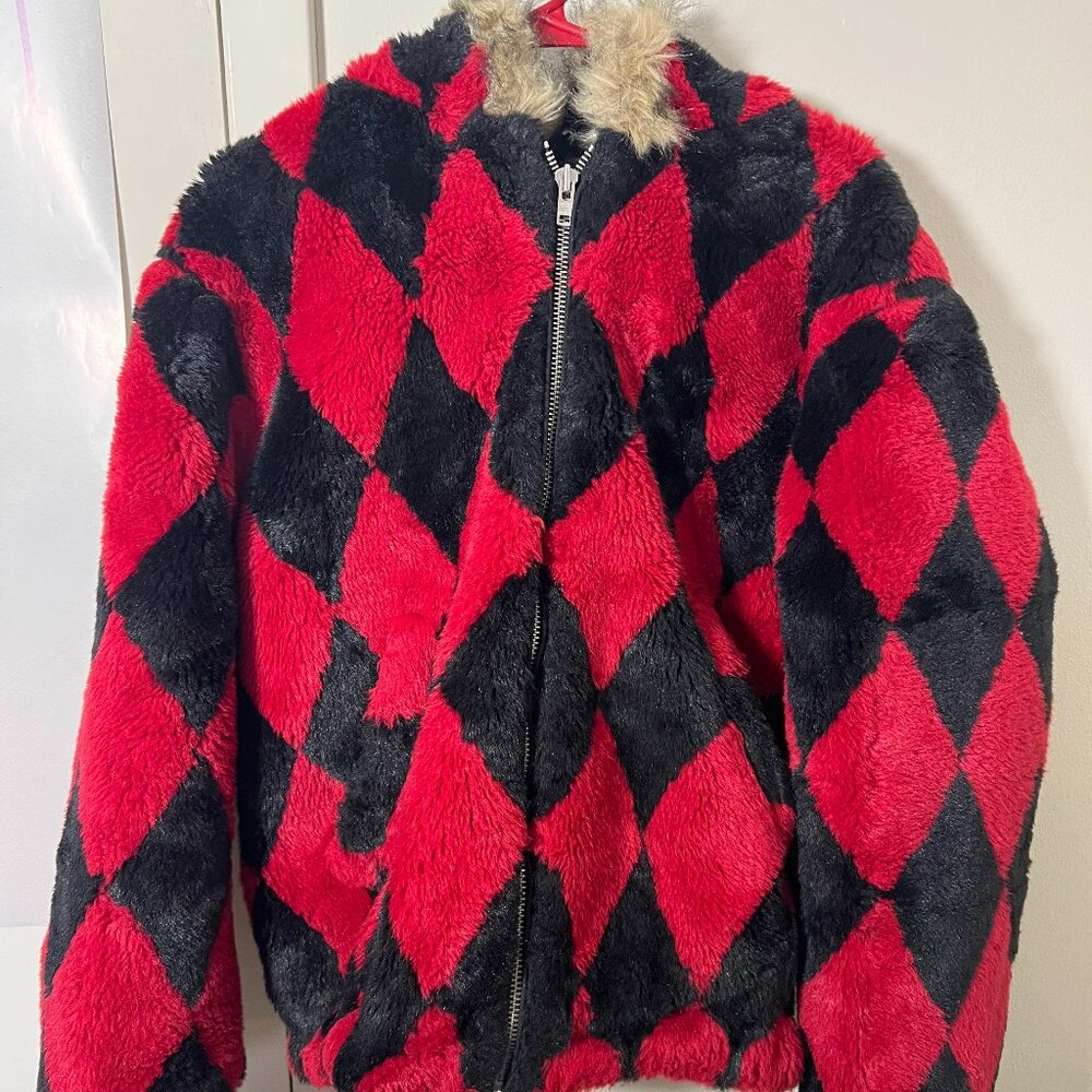 Supreme Diamond Faux Fur Jacket – Stand Out with Supreme's Iconic Streetwear!